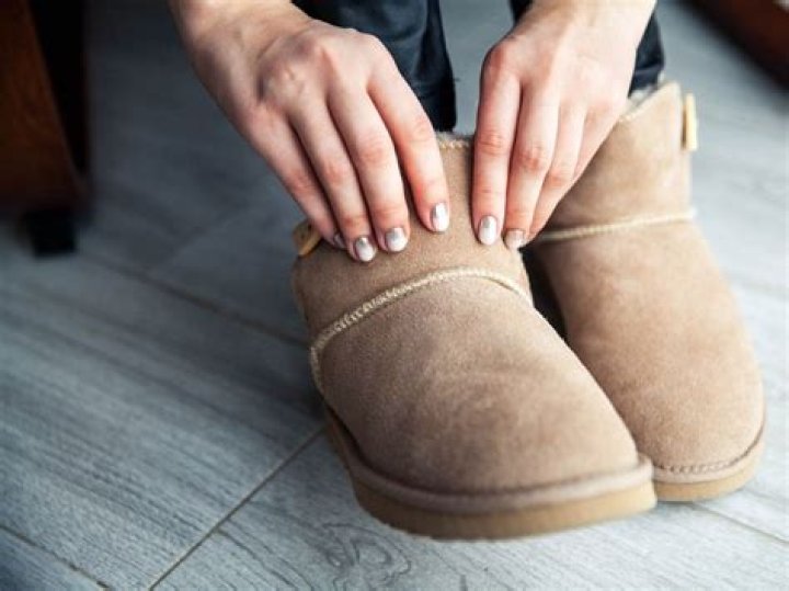 40 Things No Woman Should Ever Wear to Work