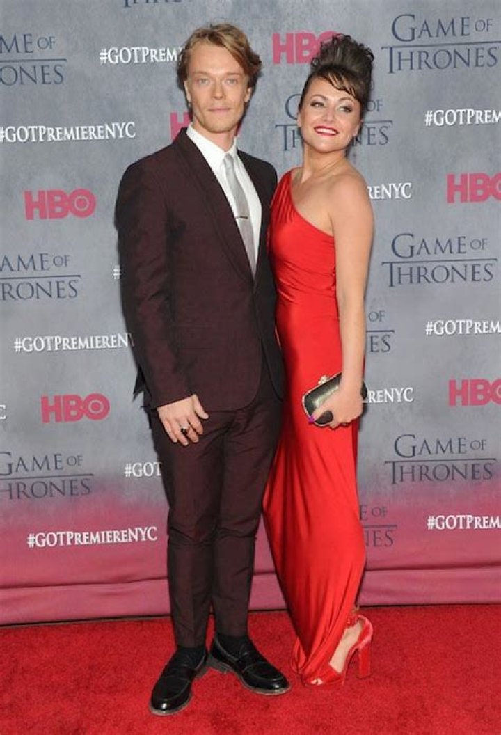 Alfie Allen Height, Weight, Age, Girlfriend, Career, Family, Facts, Biography