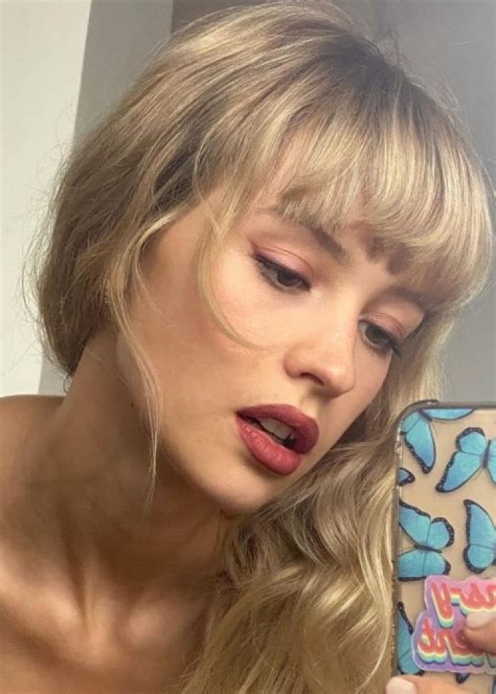 Angèle Height, Weight, Age, Body Statistics