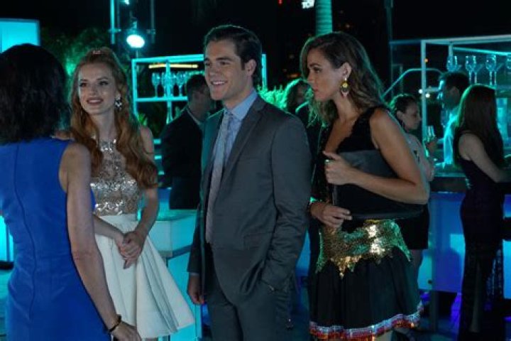 BELLA THORNE, CHARLIE DEPEW, GEORGIE FLORES – Celeb Secrets