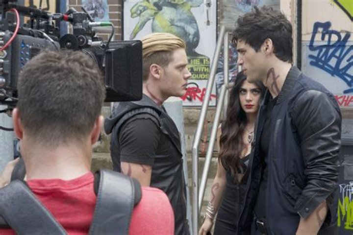 Can Alec & Clary Work Together To Find Valentine? Watch A Sneak Peek Of Tonight’s ‘Shadowhunters’ To Find Out! – Celeb Secrets