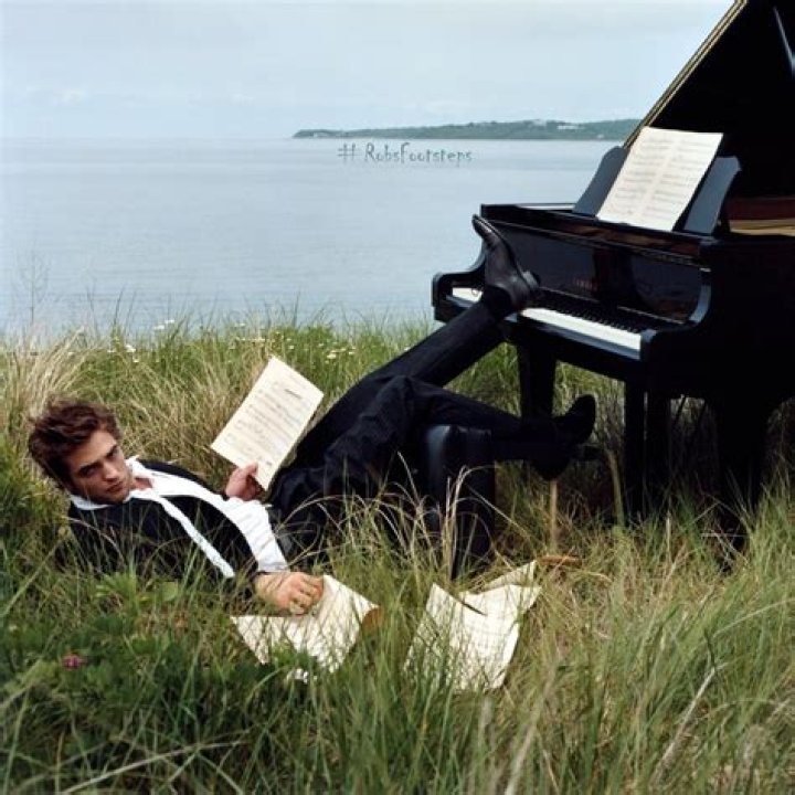 Can Robert Pattinson Play Piano?