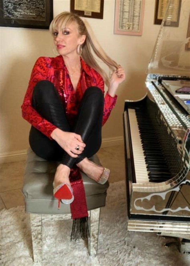 Debbie Gibson Height, Weight, Age, Boyfriend, Family, Facts, Biography