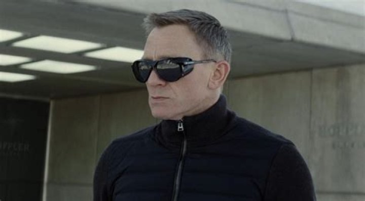 Does Daniel Craig Wear Glasses?