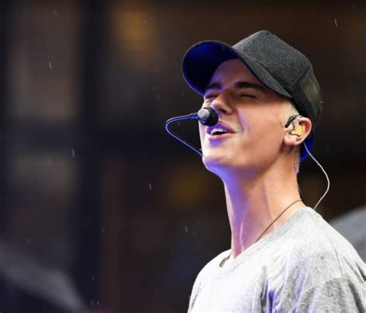 Does Justin Bieber Reply To DMs?