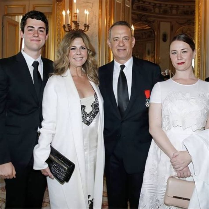 Elizabeth Ann Hanks wiki-bio, married, husband, siblings, family,net worth