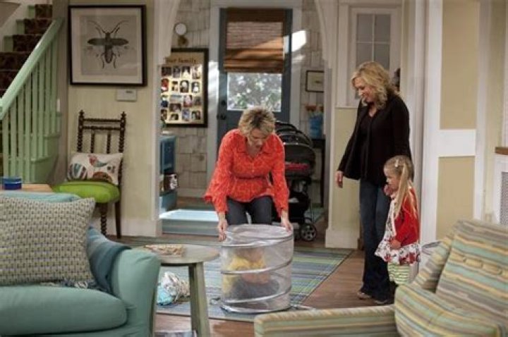ERICKA KREUTZ, LEIGH-ALLYN BAKER, MIA TALERICO – Celeb Secrets