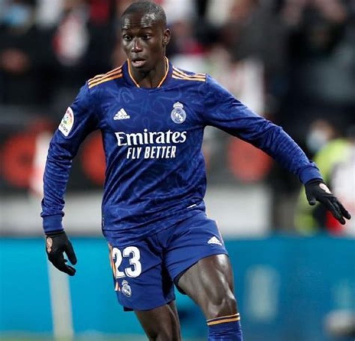 Ferland Mendy histoire d'enfance plus Biographie non racontée Faits