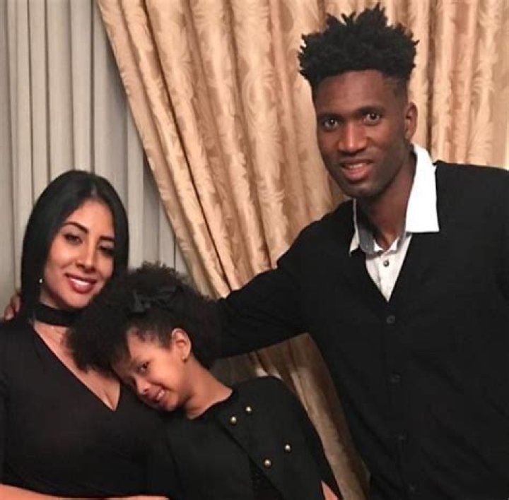 Football Player Alexander Dominguez's Wife, Kids, Salary, Net Worth, Wiki, Age, Parents, Nationality, Instagram, Stats, FIFA 22