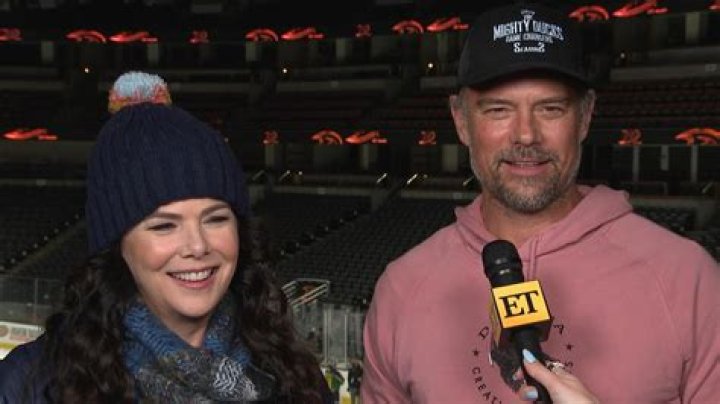 
Josh Duhamel and Lauren Graham on Injecting New Energy for ‘Mighty Ducks: Game Changers’ Season 2 