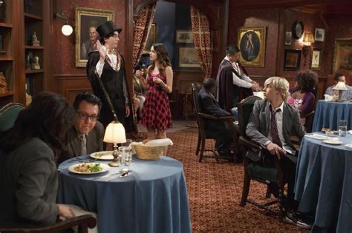 LAURA MARANO, ROSS LYNCH – Celeb Secrets