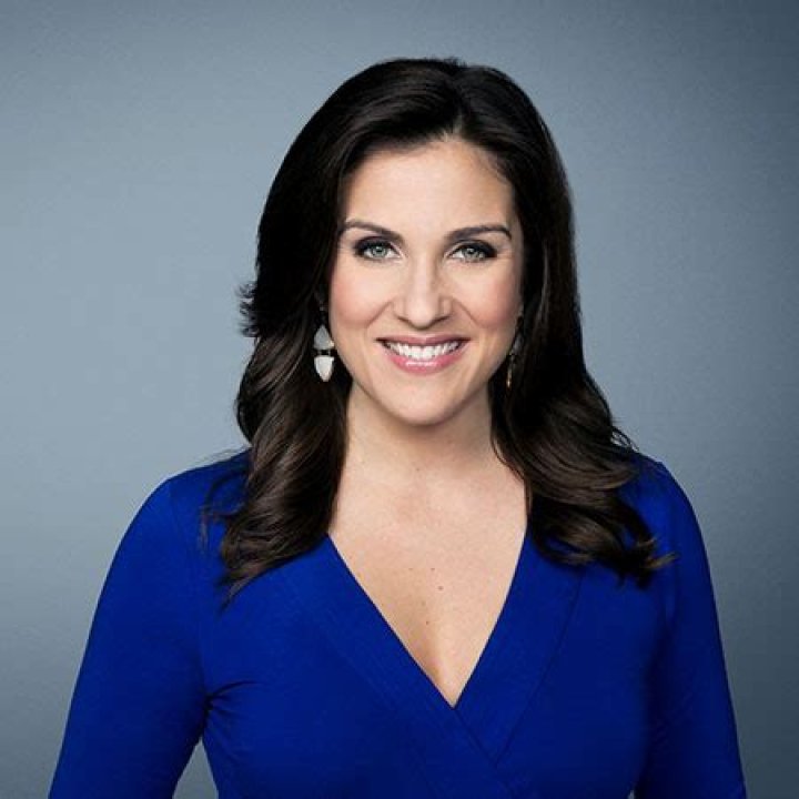 Lynn Smith, Newscaster, NBC, HNL, CNN, Salary, Net worth, Career, Married, children, facts