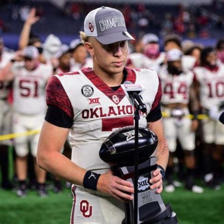 NFL Prospectus Spencer Ruttler's Bio, Parents, Siblings, Career, Net Worth, Contract, Sponsors, Salary, Girlfriend, Relationships