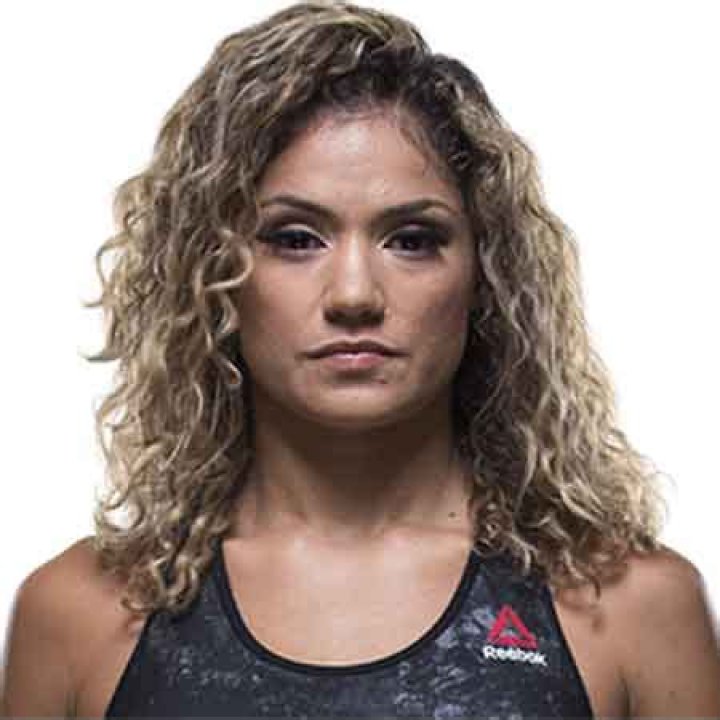 Pearl Gonzalez Bio-salary, net worth, married, affair, dating, boyfriend, childhood, mma, biography, age, stats, wife, family