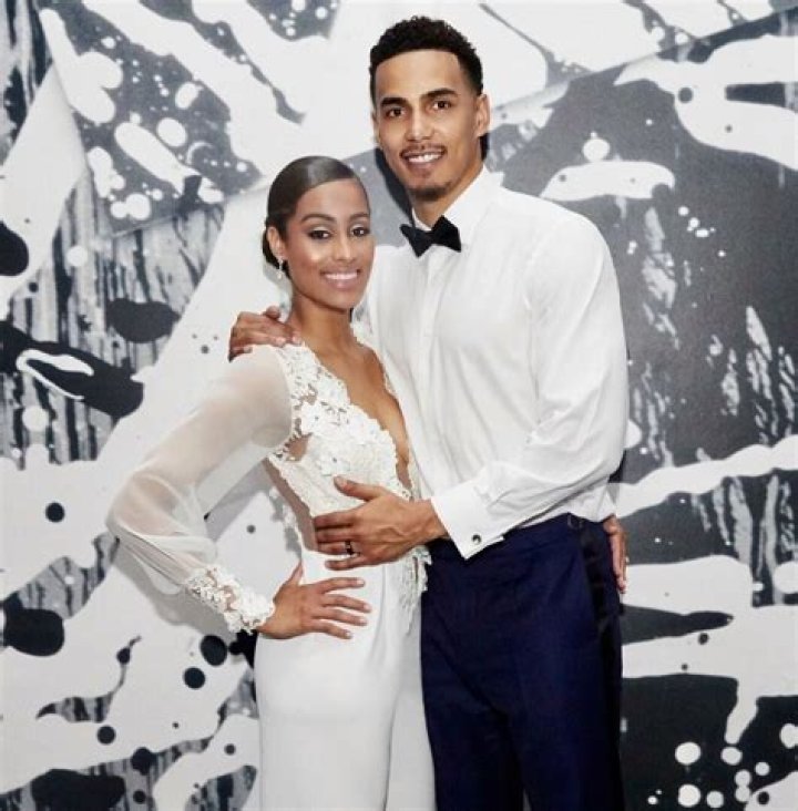 Skylar Diggins-Smith Biography- salary, contract, stats, net worth, married, relationship, affair, career, age, family, husband, children