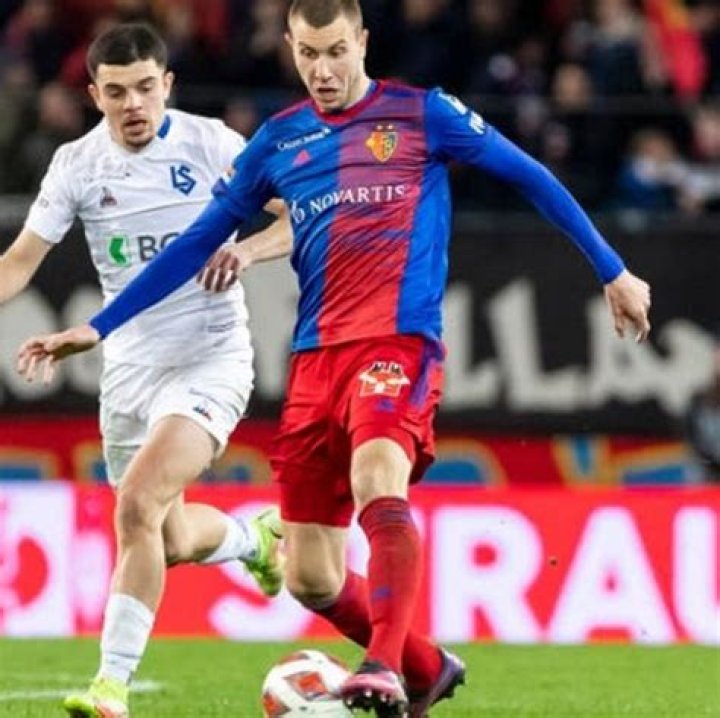 Starhinja Pavlovic's Age, Wiki, Transfermrkt, Stats, Parents, Salary, Net Worth, Girlfriend, Instagram, & FIFA 22