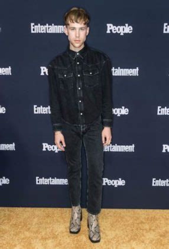 Tommy Dorfman Height, Weight, Age, Boyfriend, Family, Facts, Biography