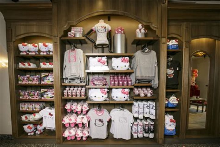 We Go Inside Universal Studios Hollywood’s All-New Animation Studio Store with Hello Kitty – Celeb Secrets