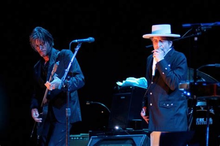 Who Are Bob Dylan’s Closest Friends?